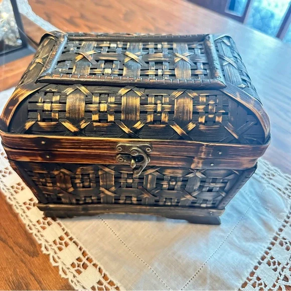 Woven wicker wooden Storage Chest box - read - Picture 1 of 10